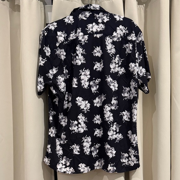 Abercrombie and Fitch Floral Black and White Men's Shirt Size L Preloved - Picture 5 of 6